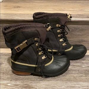 Short sorel conquest Carly boot